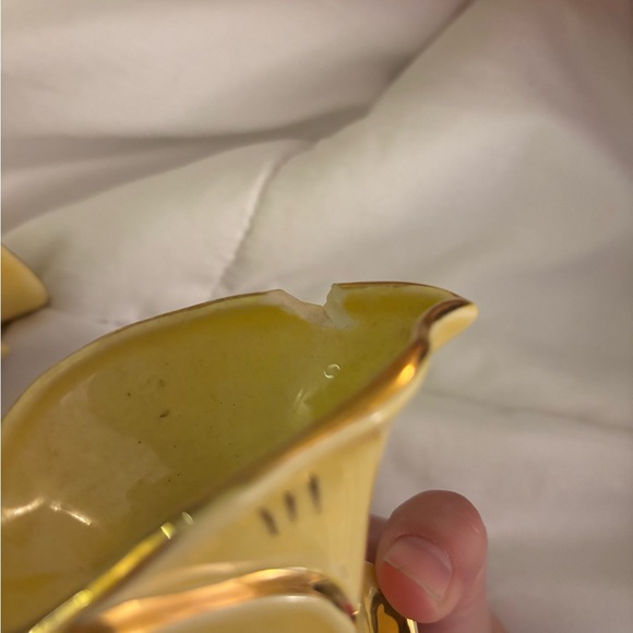 Elegant Yellow and Gold Ceramic decorative vase - Picture 5 of 5